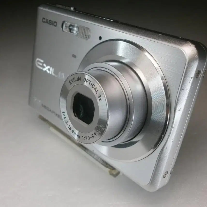 [BUNJANG] Casio Exilim EX-Z77 Silver Y2K Digital Camera (Full Box Set) / [S급/풀박스] 카시오 엑실림 EX-Z77 실버 Y2K 감성 디카