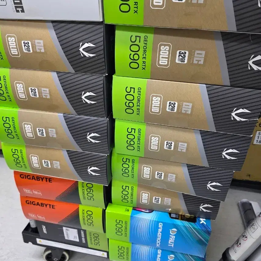 [BUNJANG] NVIDIA RTX 5090 Shroud Casing (AI BOX, FE, TUF, etc.) / RTX 5090 슈라우드 팝니다.