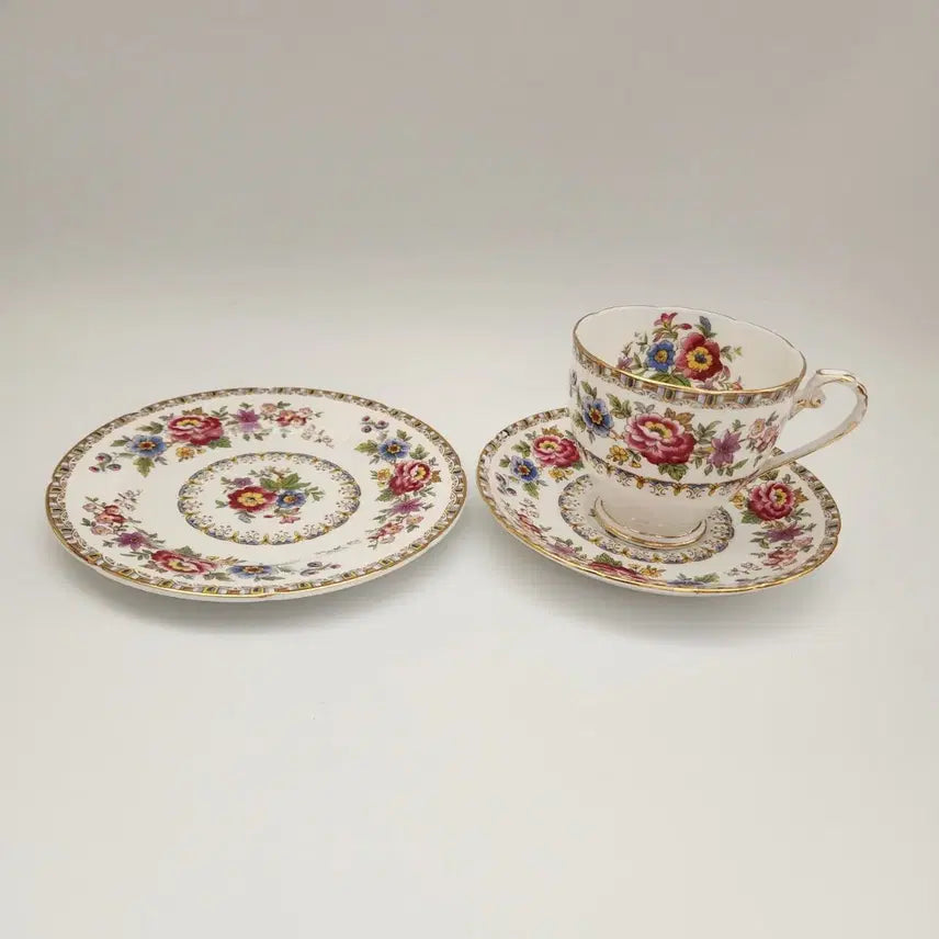 [BUNJANG] Royal Grafton Malvern Hand-Painted Bone China Trio Set / 영국 로얄 그레프톤 말번 핸드페인팅 본차이나 트리오/커피잔,디저트 접시