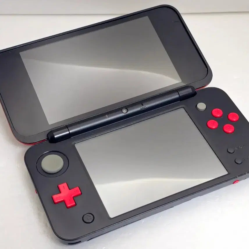 [BUNJANG] Nintendo NEW 2DS Mario Kart 7 Edition / 닌텐도 NEW 2DS 뉴투다수 마리오카트7 에디션