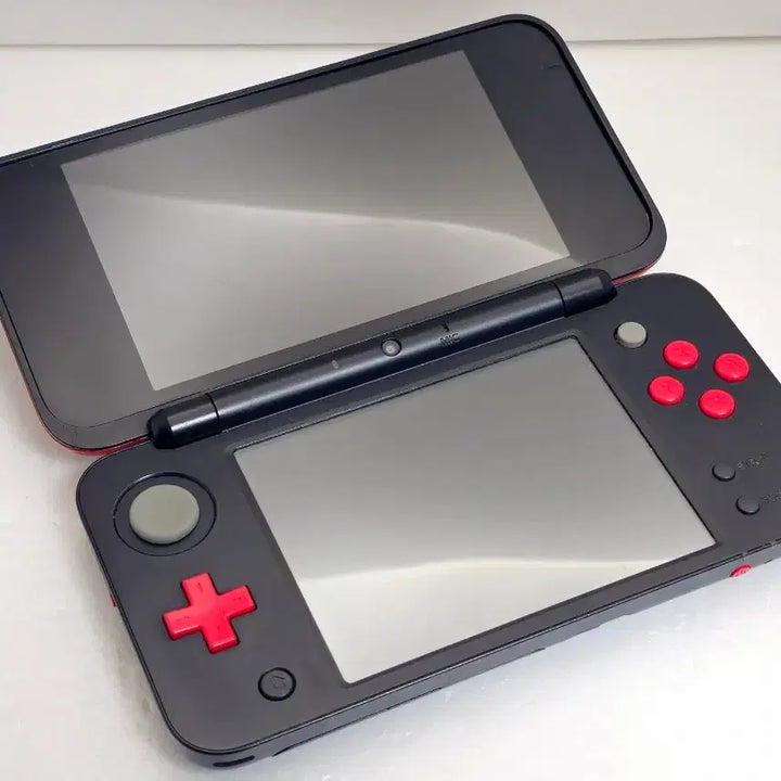 [BUNJANG] Nintendo NEW 2DS Mario Kart 7 Edition / 닌텐도 NEW 2DS 뉴투다수 마리오카트7 에디션