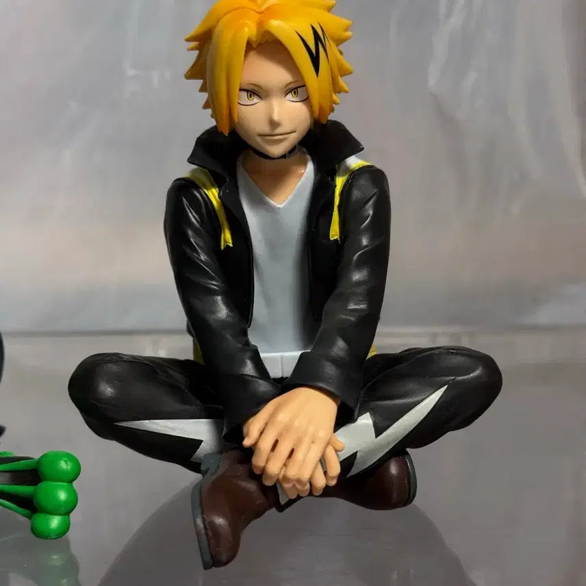 [BUNJANG] My Hero Academia Tsuyu Asui &amp; Denki Kaminari Figure (Unsealed, Box Not Included) / 개봉/박스x) 나히아 츠유, 덴키 피규어
