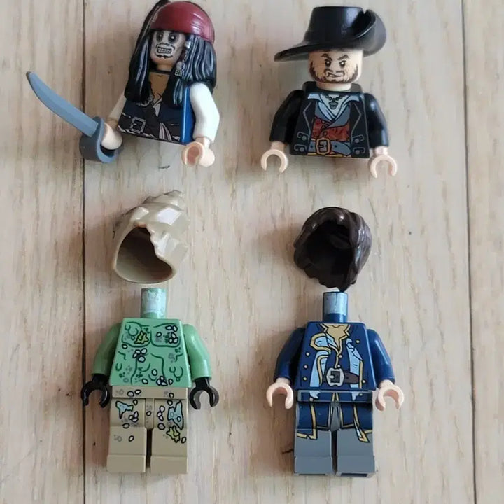 [BUNJANG] LEGO Pirates of the Caribbean Minifigure Parts Bundle / 올드 레고 정품 캐리비안해적 하드라스,노링턴,잭스패로우,바르보사 부품일괄