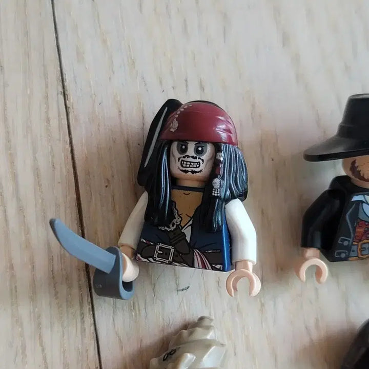 [BUNJANG] LEGO Pirates of the Caribbean Minifigure Parts Bundle / 올드 레고 정품 캐리비안해적 하드라스,노링턴,잭스패로우,바르보사 부품일괄