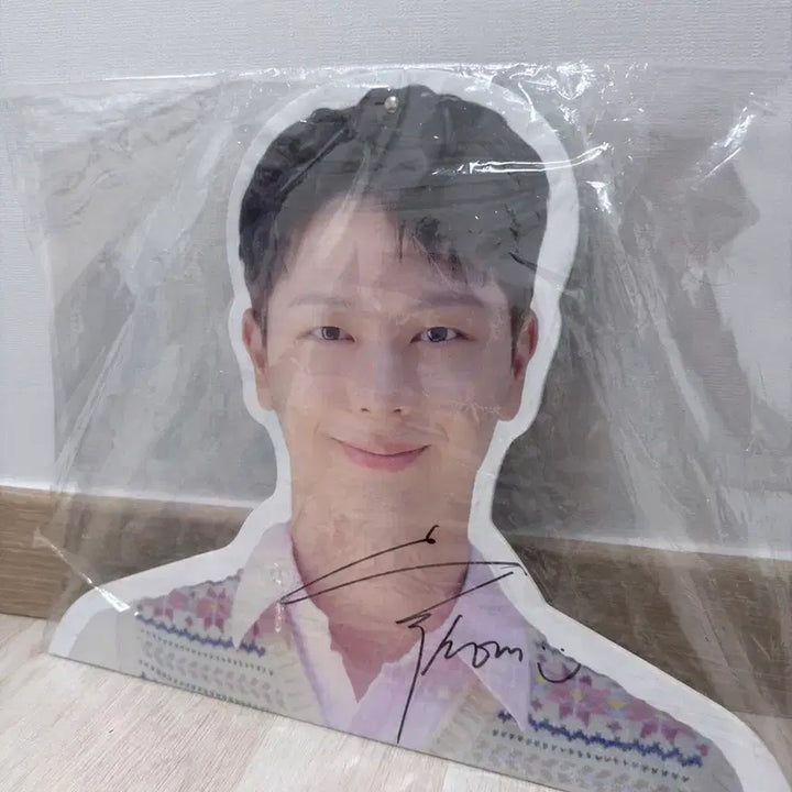 [BUNJANG] Yook Sung Jae 2025 Fancon Signed Photo Hanger / 2025 육성재 FANCON 사인 포토 행거