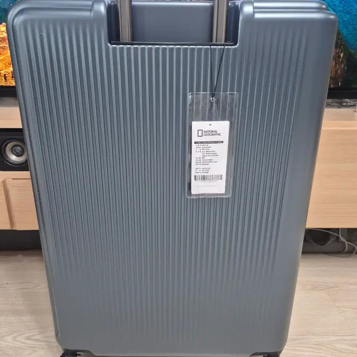 [BUNJANG] National Geographic Page 28-Inch Cargo Suitcase with Flight Cover (New) / 내셔널지오그래픽 캐리어 페이지 28인치 화물용 + 항공커버 새제품