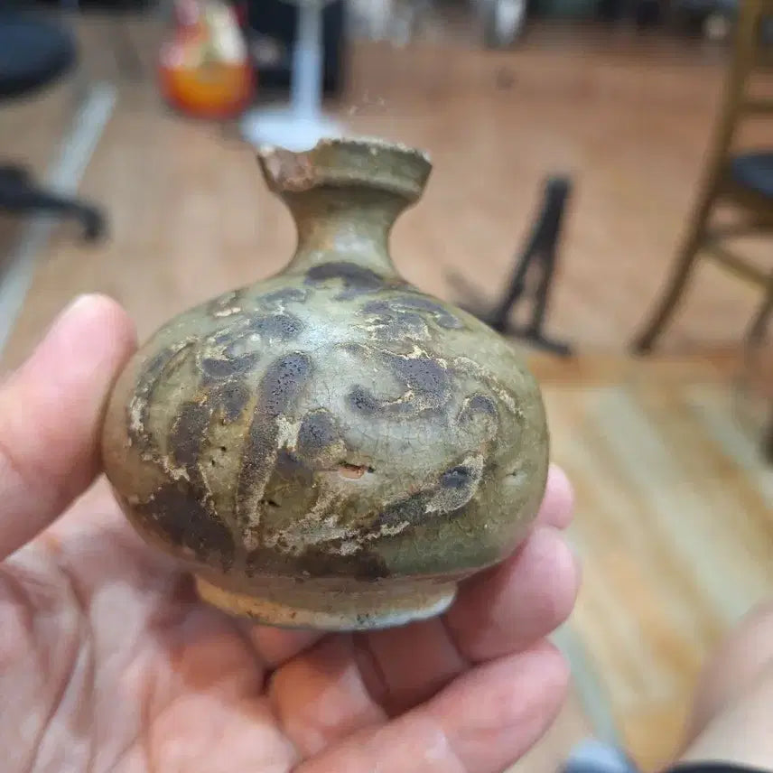 [BUNJANG] Goryeo Dynasty Celadon Vase with Iron-Painted Floral Design / 고려청자 유병