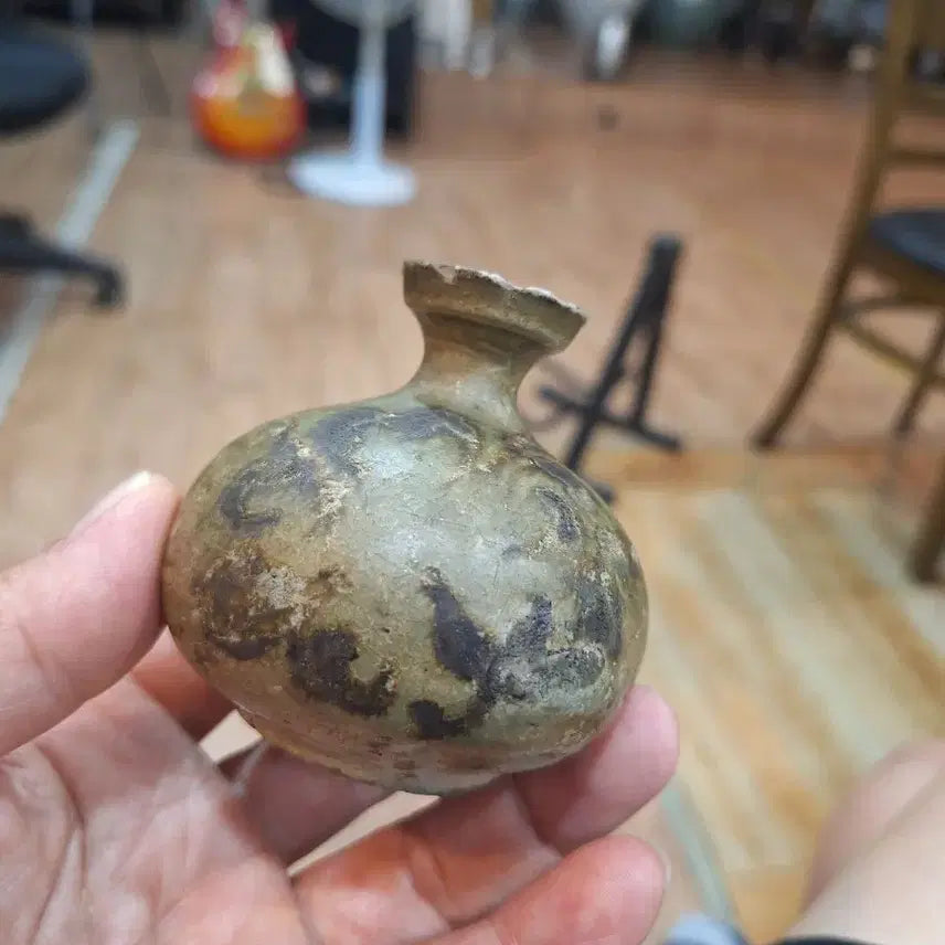 [BUNJANG] Goryeo Dynasty Celadon Vase with Iron-Painted Floral Design / 고려청자 유병