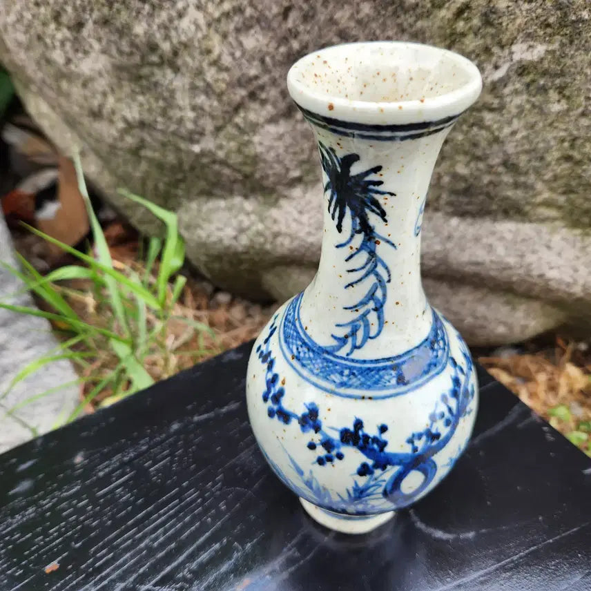 [BUNJANG] Chinese Celadon Blue and White Porcelain Vase with Floral Design / 중국도자기 청화백자 초화문주병