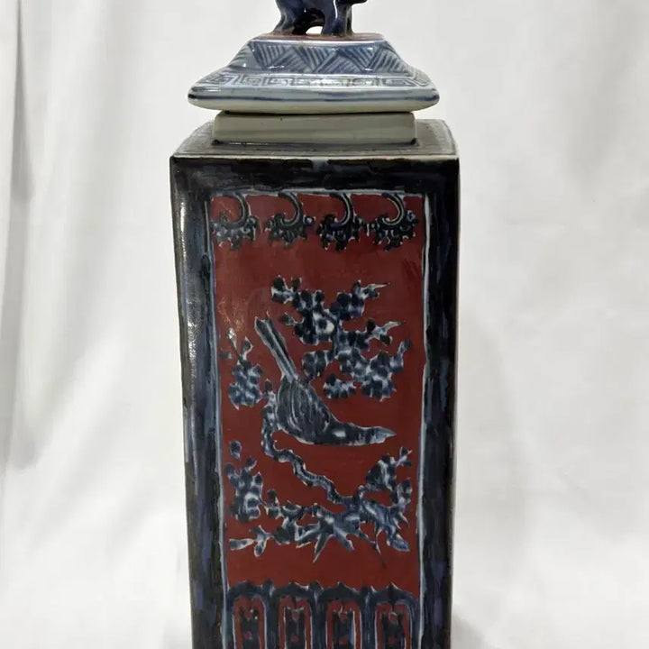 [BUNJANG] Daming Xuande Period Celadon Square Vase with Dog Finial / 대명선덕년제 사각병
