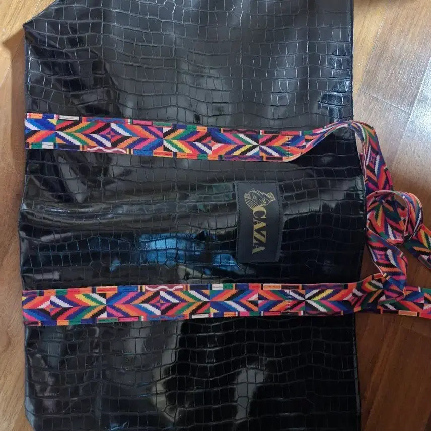 [BUNJANG] Embossed Crocodile Pattern Tote Bag with Decorative Strap / 토트백