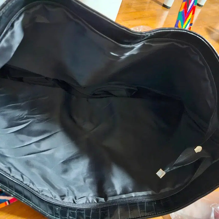 [BUNJANG] Embossed Crocodile Pattern Tote Bag with Decorative Strap / 토트백