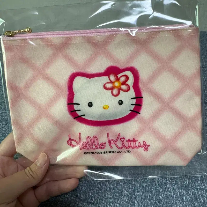 [SOLD OUT] 헬로키티 고전 파우치 새상품 판매중