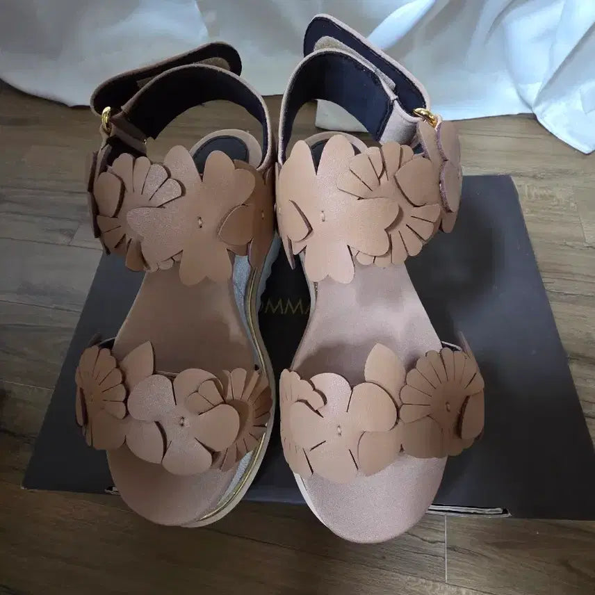 [BUNJANG] SUECOMMA BONNIE Floral Detail Sandals / 슈콤마보니 36.5사이즈 235사이즈