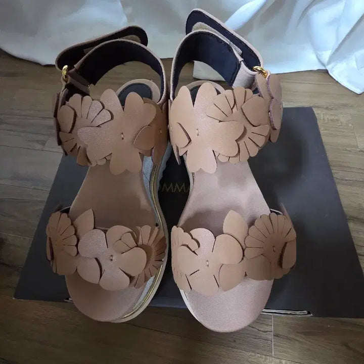 [BUNJANG] SUECOMMA BONNIE Floral Detail Sandals / 슈콤마보니 36.5사이즈 235사이즈