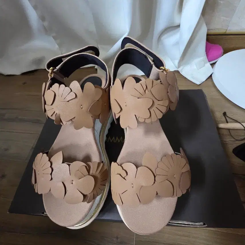 [BUNJANG] SUECOMMA BONNIE Floral Detail Sandals / 슈콤마보니 36.5사이즈 235사이즈
