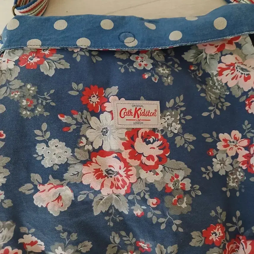 [BUNJANG] Cath Kidston Reversible Crossbody Bag Flower/Dot Pattern / 캐스키드슨 플라워/도트 패턴 리버서블 크로스백