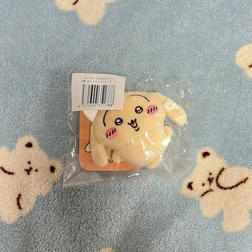 [BUNJANG] Chiikawa Robby Rabbit Badge / 치이카와 쿠지 롭이어 우사기 뱃지