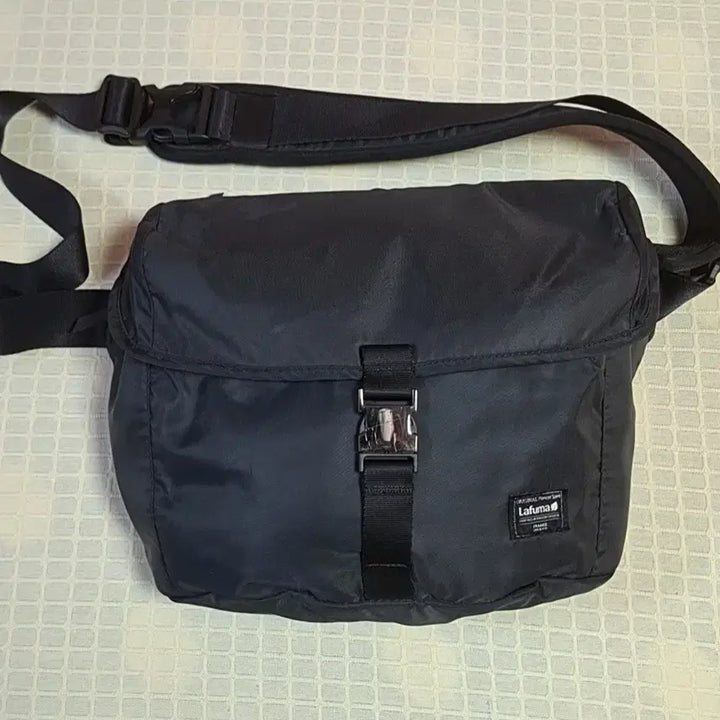 [BUNJANG] Lafuma Crossbody Bag Black / 라푸마 크로스백 블랙