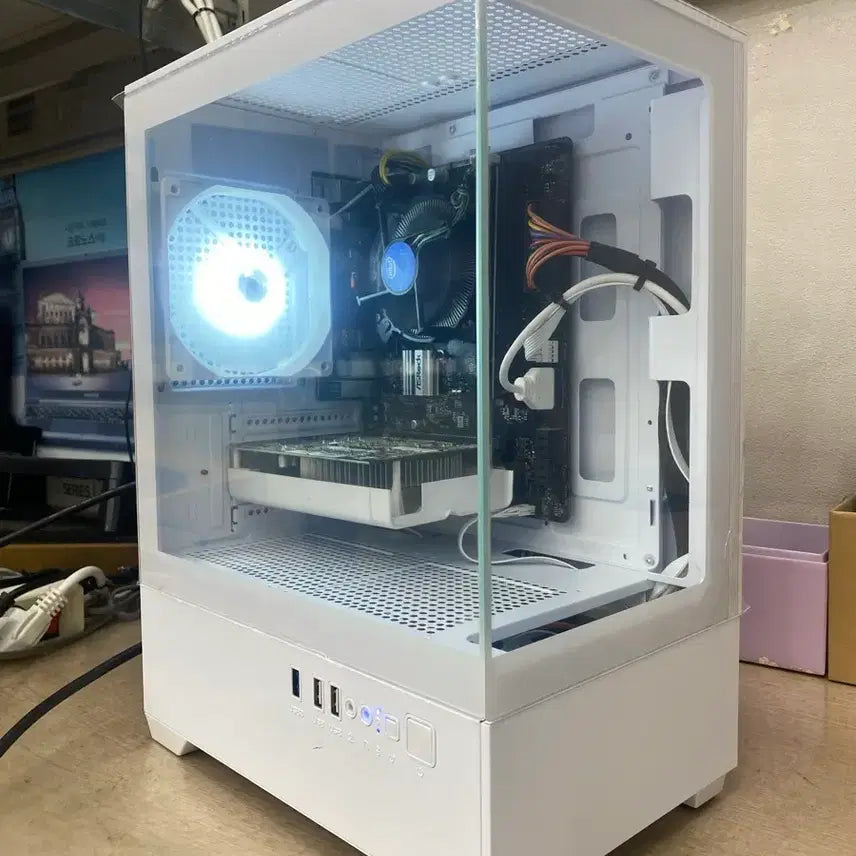 [BUNJANG] Custom Gaming PC - Intel i5-8400, 16GB RAM, GTX 1050, 256GB NVMe SSD / 신품케이스. i5-8400/16GB/GTX1050/NVMe 256