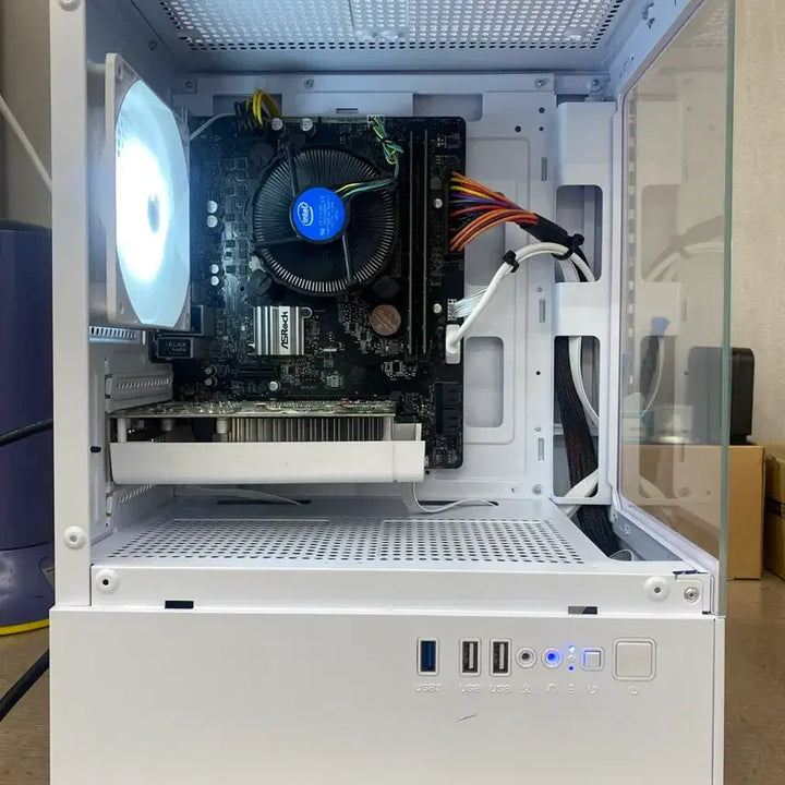 [BUNJANG] Custom Gaming PC - Intel i5-8400, 16GB RAM, GTX 1050, 256GB NVMe SSD / 신품케이스. i5-8400/16GB/GTX1050/NVMe 256