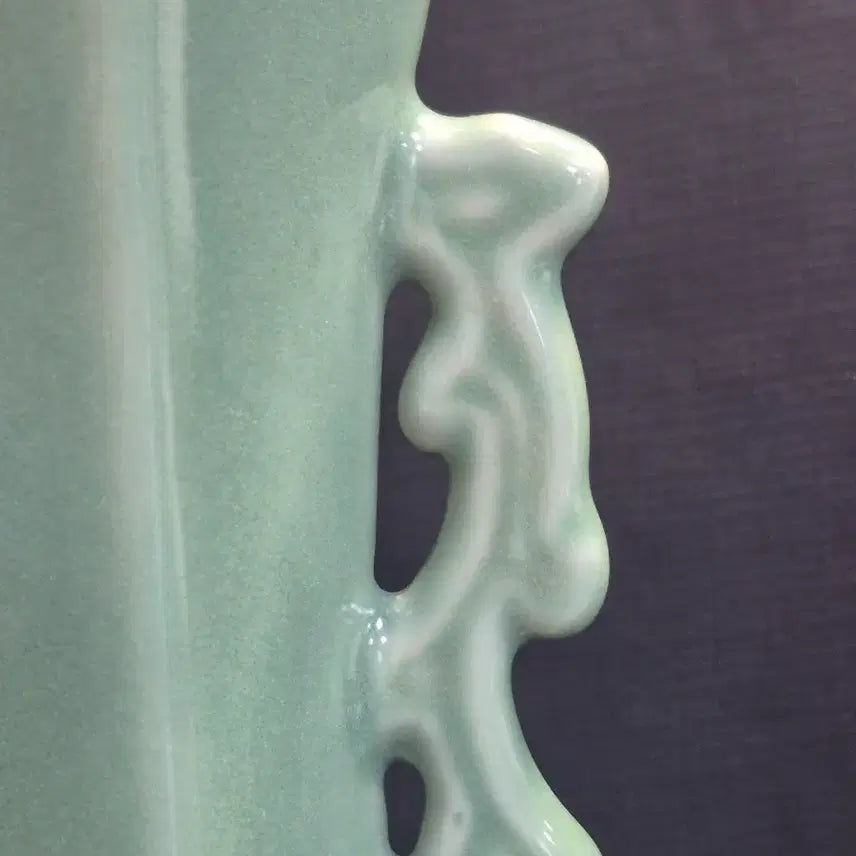 [BUNJANG] Maeja-cheong Yongcheon-yo Celadon Octagonal Vase / 매자청 용천요 양이 6각 화병 꽃병