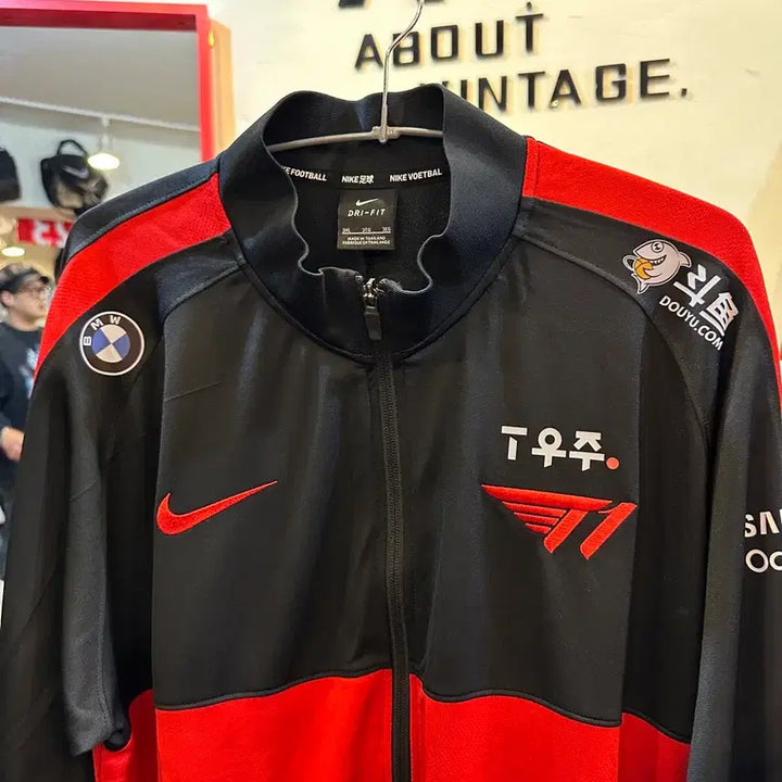 [BUNJANG] T1 Faker 2022 Season Windbreaker Jersey with Faker Marking - Size 3XL / 2022시즌 페이커 T1 유니폼 바람막이 져지 (페이커 마킹) 3XL
