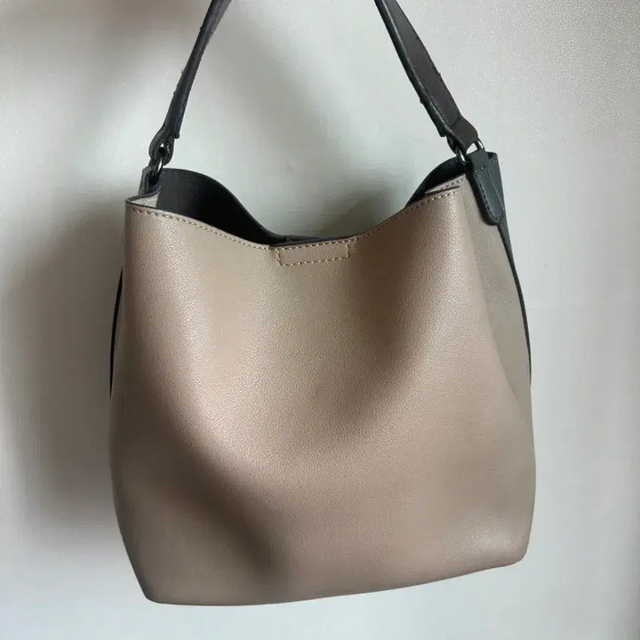 [BUNJANG] Lightweight Tote Bag / 가벼운 토트백