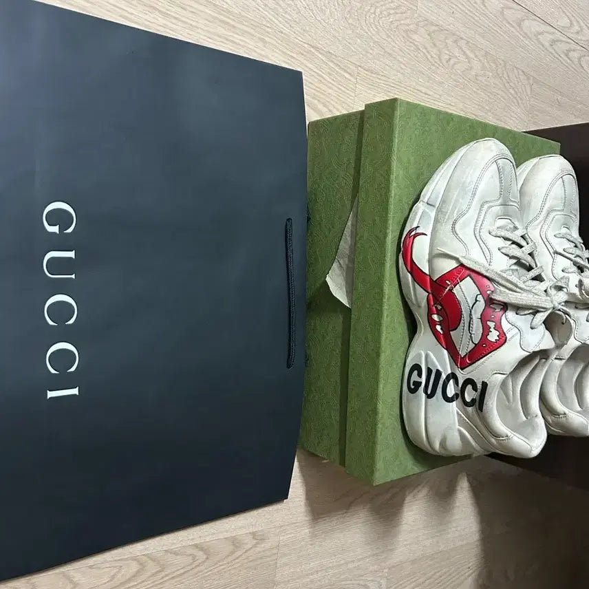 [BUNJANG] Gucci Rhyton Dirty Lips Sneakers / 구찌 라이톤 더티립스 280