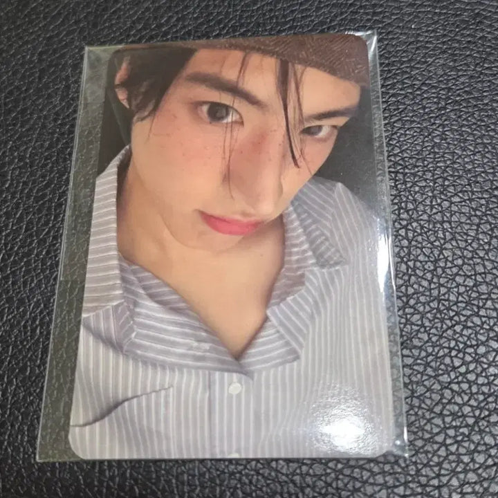 [SOLD OUT] 얼모스트블루 더보이즈 에릭 포카