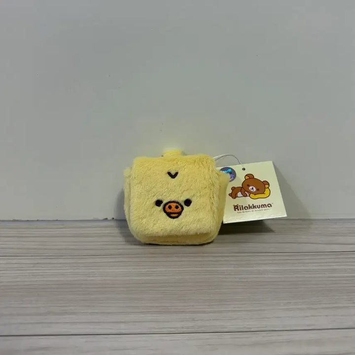 [BUNJANG] Rilakkuma Kiiroitori Chick Airpods Case with Keychain / 리락쿠마 키이로이토리 병아리 에어팟 케이스 키링