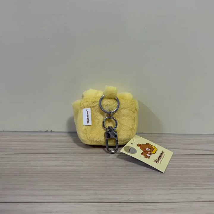 [BUNJANG] Rilakkuma Kiiroitori Chick Airpods Case with Keychain / 리락쿠마 키이로이토리 병아리 에어팟 케이스 키링