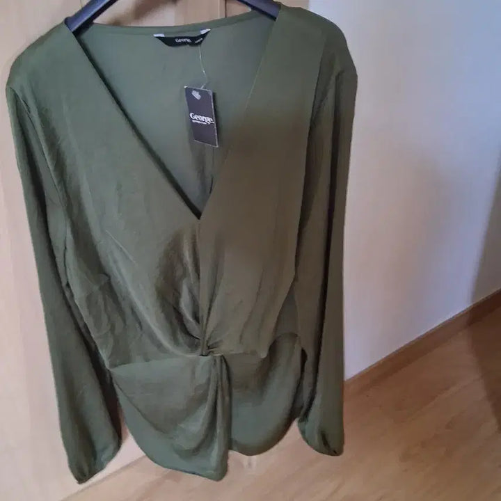 [BUNJANG] George Satin Blouse / 유럽브랜드 George 블라우스 새상품