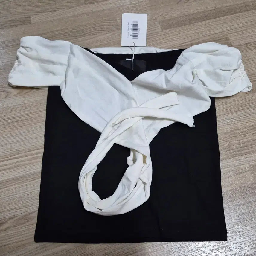 [BUNJANG] Not Your Rose Off Shoulder Ribbon Top Black / [새상품]낫유어로즈 Off shoulder ribbon top (Blac