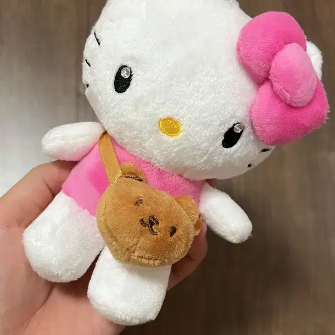 [BUNJANG] Sanrio Pink Hello Kitty Tiny Charm Crossbody Bag Doll Keychain / 산리오 분홍 핑크 헬로키티 타이니참 크로스백 인형 키링