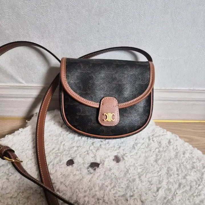 [SOLD OUT] 셀린느미니베사체