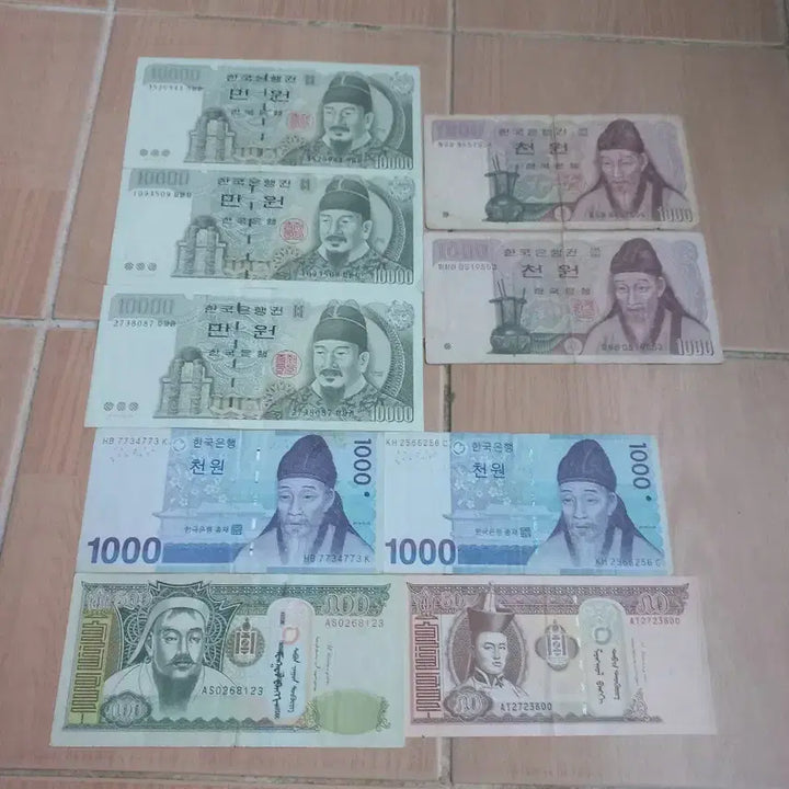 [BUNJANG] Vintage Korean Won Banknotes - 3x 10,000 Won, 2x 1,000 Won, 1x 100 Won, 1x 50 Won / 만원구권3장 천원구권2장외