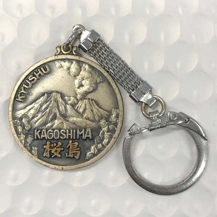 [SOLD OUT] 일본 가고시마현 사쿠라지마 화산 기념 메달 키링 D472