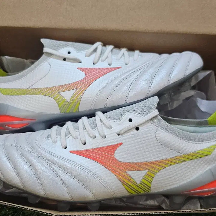 [BUNJANG] Mizuno Morelia Neo 5 Beta Elite MD Prism White Pack Soccer Cleats / [새상품]모렐리아 네오5 베타 엘리트 MD Prism White팩