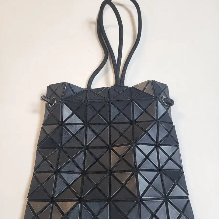 [BUNJANG] Bao Bao Issey Miyake Black Matte Drawstring Shoulder Bag / 바오바오 이세이미야키 드로스트링 숄더백