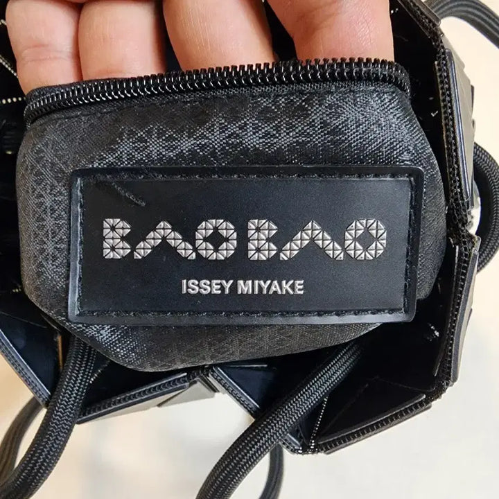 [BUNJANG] Bao Bao Issey Miyake Black Matte Drawstring Shoulder Bag / 바오바오 이세이미야키 드로스트링 숄더백