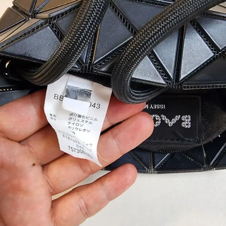 [BUNJANG] Bao Bao Issey Miyake Black Matte Drawstring Shoulder Bag / 바오바오 이세이미야키 드로스트링 숄더백
