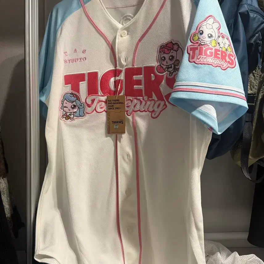 [BUNJANG] Kia Tigers 2025 Tinyping Uniform (Size 105) - Oh Sun-woo / 기아 타이거즈 25 티니핑 유니폼 105 오선우