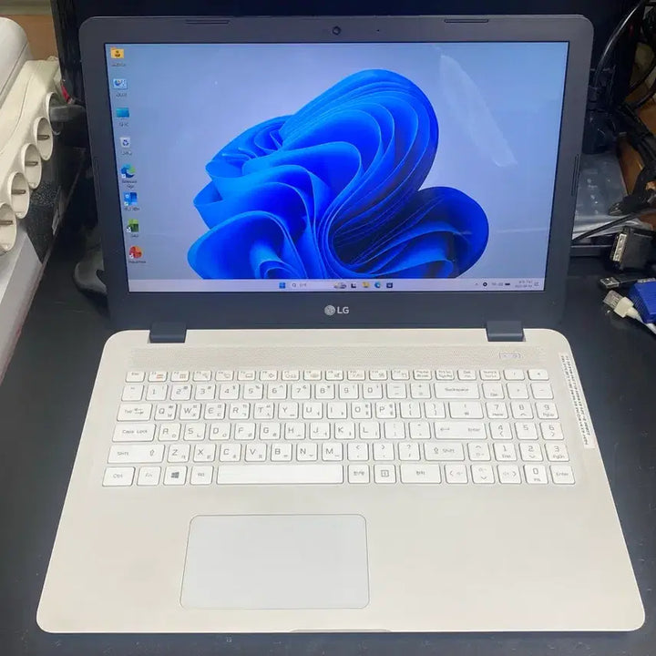 [BUNJANG] LG UltraBook 15.6-inch 8th Gen i3 Laptop (15UD480-GX38K) / A급 중고. 8세대 LG 울트라북 15.6인치. 무료배송