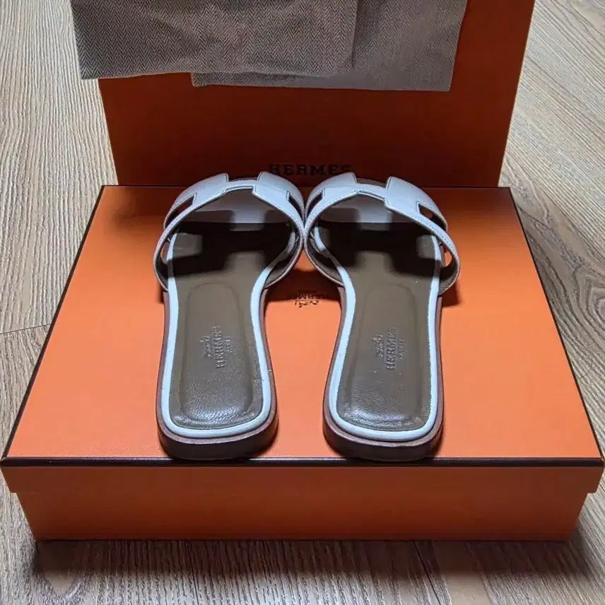 [BUNJANG] Hermes Oran Sandals White Women&