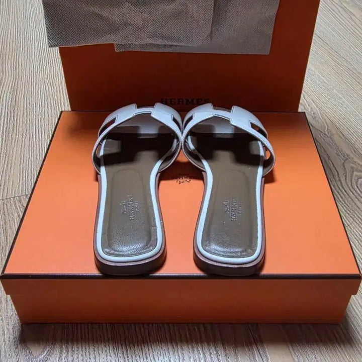 [BUNJANG] Hermes Oran Sandals White Women&