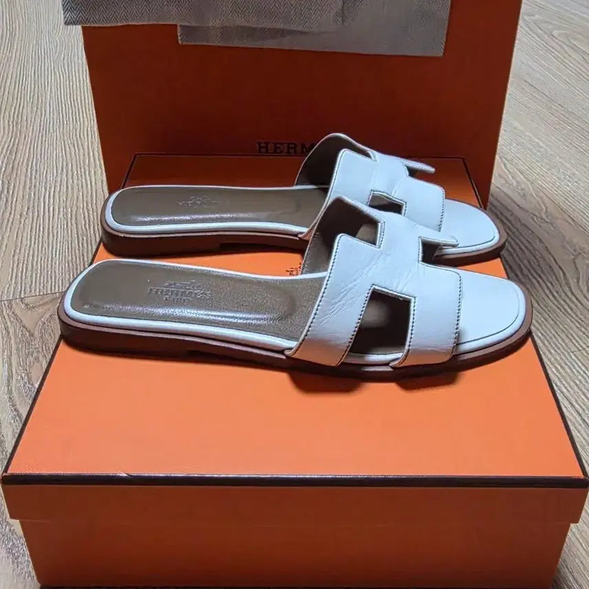 [BUNJANG] Hermes Oran Sandals White Women&