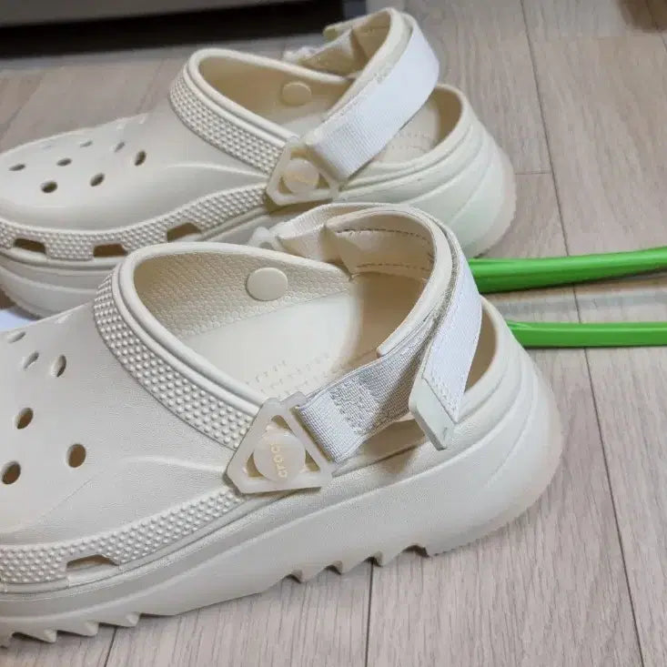 [BUNJANG] Crocs Hiker Escape Sneakers Vanilla / 새상품-크록스 하이커 엑스케이프