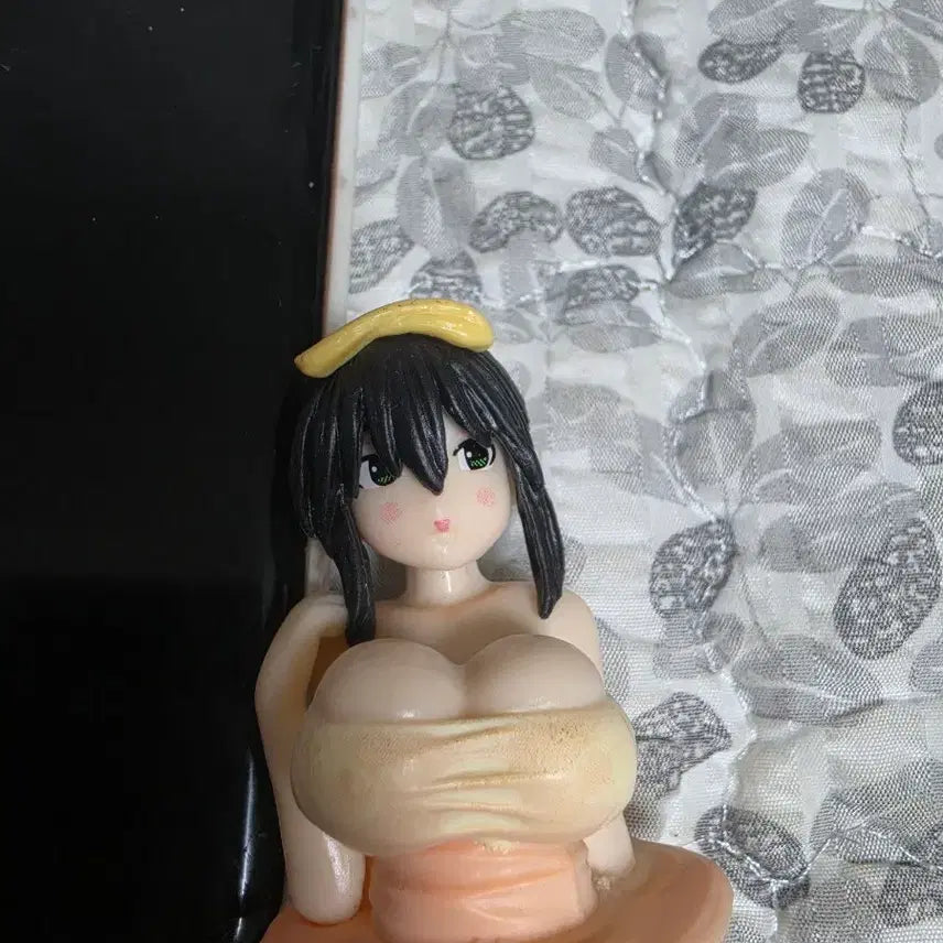 [BUNJANG] Anime Figure Cow Character With Bobble Head Feature / 애니메이션 피규어 젖소 캐릭터 흔들리는 가슴