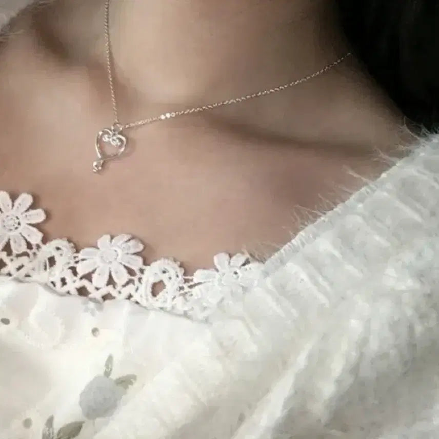 [BUNJANG] Barnisweater Cupid Frame Necklace / 바니스웨터 큐피드 프레임 목걸이